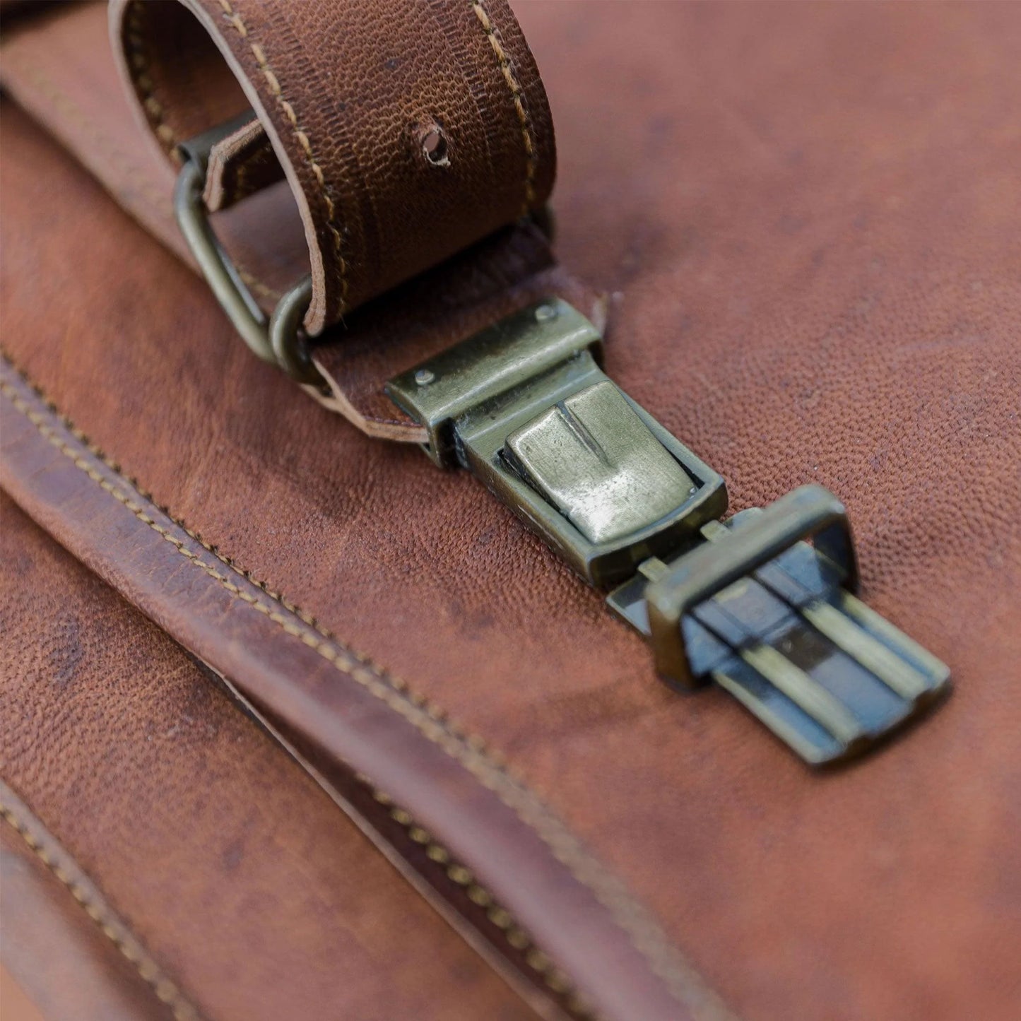 18-Inch Vintage Handmade Leather Messenger Bag – Genuine Goat Leather Laptop Briefcase for Men & Women